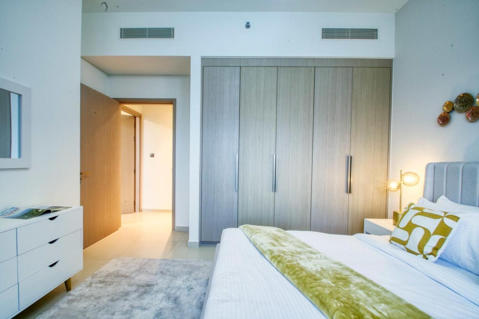 Sky-high Charm Exquisite 2bdr In Downtown Apartment